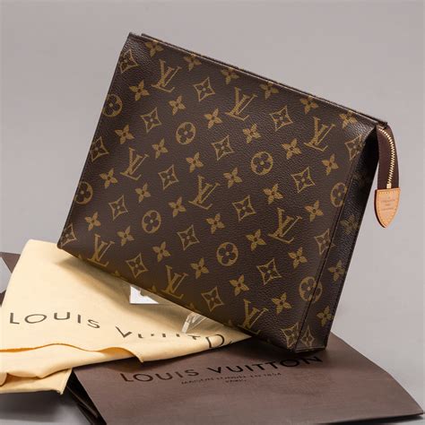 louis vuitton toiletry pouch 26 dimensions|Louis Vuitton monogram toiletry pouch 26.